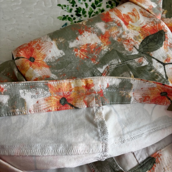 Chico’s Perfect Stretch Jeans~14 - Picture 6 of 9